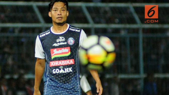 Hamka Hamzah saat jadi target man melawan Persija (5/8/2018). (Bola.com/Iwan Setiawan)