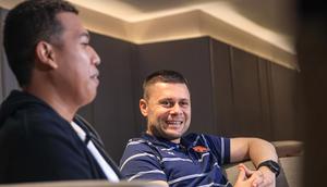 Suasana wawancara eksklusif Bola.com dengan pelatih Timnas Bulgaria, Aleksandar Dimitrov di Ayana Midplaza, Jakarta, Rabu (25/3/2026). (Bola.com/Nur Iman Ali)