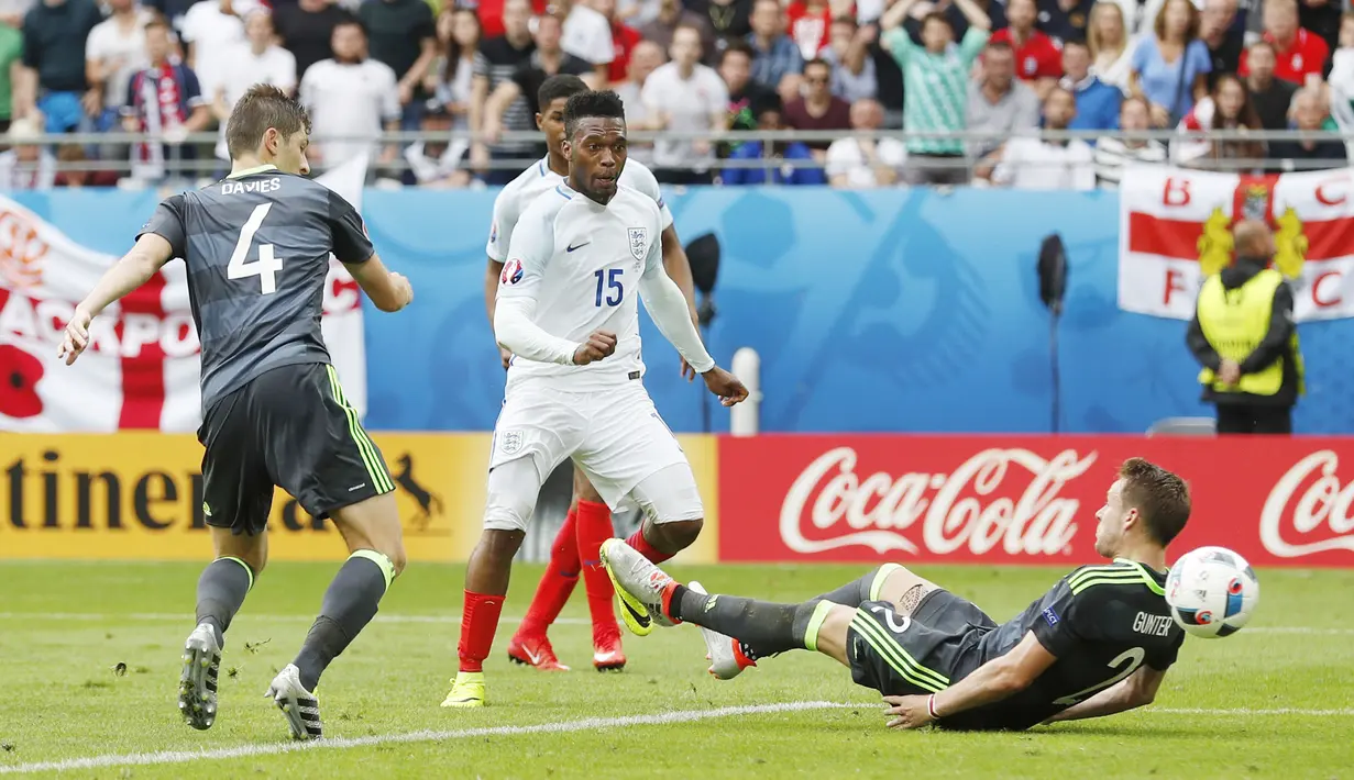 Gol Daniel Sturidge ke gawang Wales menjadikan timnya menang 2-1 pada laga Euro 2016 grup B di Stadion Bollaert-Delelis, Lens, Kamis (16/6/2016).  (REUTERS/Lee Smith)