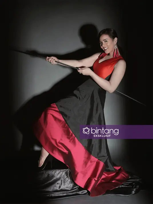 Wawancara dan pemotretan secara eksklusif Bintang.com beberapa waktu lalu. Fotografer: Bambang E. Ros, Wardrobe by: @yosepsinudarsono, Make up: @joemakeup20, Stylist: Indah Wulansari, DI: Muhammad Iqbal Nurfajri.
