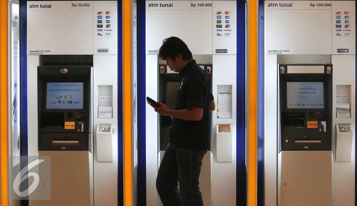 Kepala BPS Suryamin menjelaskan, Rupiah terdepresiasi sebesar 0,96 persen terhadap dolar AS sepanjang Januari 2016, Jakarta, Senin (15/2/2016) . (Liputan6.com/Angga Yuniar)  
