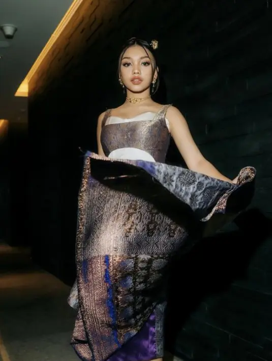 Tak ketinggalan, pulasan makeup yang digunakan semakin menjadikan gaya pesta Naura Ayu sangat inspiratif.  (Foto: Naura.ayu/ Instagram).