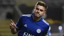 Gelandang Leicester City, Harvey Barnes, merayakan gol pertama Leicester City yang dibuatnya dalam laga lanjutan Liga Europa 2020/21 Grup G melawan SC Braga di Braga Municipal Stadium, Braga, Kamis (26/11/2020) waktu setempat. Leicester City bermain imbang 3-3 dengan SC Braga (AFP/Miguel Riopa)