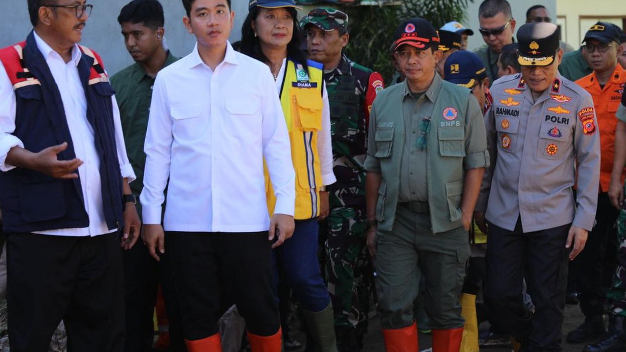 Gibran Tinjau Banjir Sukabumi