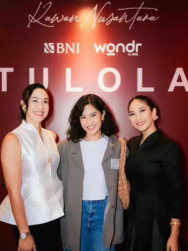 Dewi Sri Luce, Dian Sastro, dan Happy Salma (Instagram/@tuloladesigns)