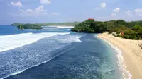 Wisata pantai Penunggul dengan pemandangan memesona di Pasuruan, Jawa Timur. (Sumber: sportourism)