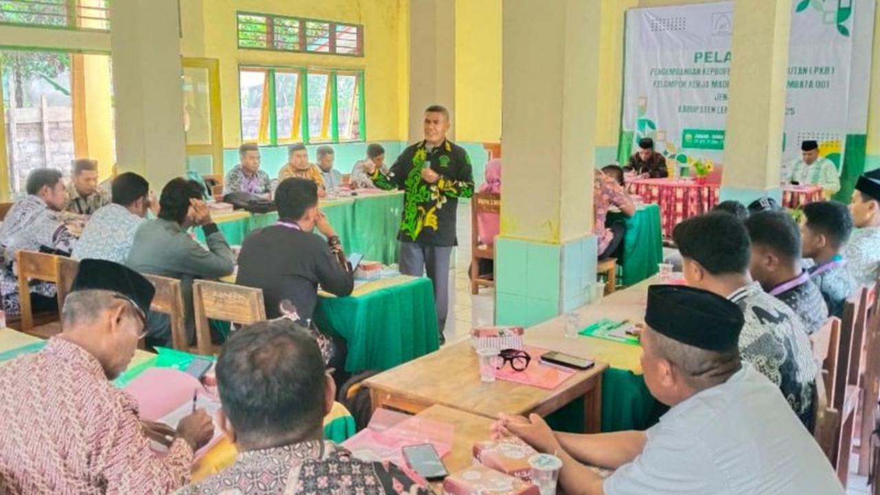Kemenag Perkuat Kualitas Keprofesian Guru Madrasah di Lembata Melalui PKB