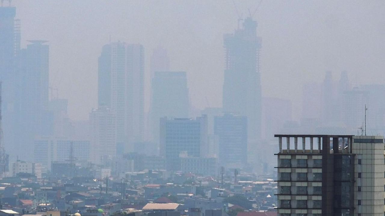 Pemprov DKI Jakarta bakal melakukan penyemprotan air dari atas gedung tinggi atau water mist untuk mengurangi polusi udara di Ibu Kota.