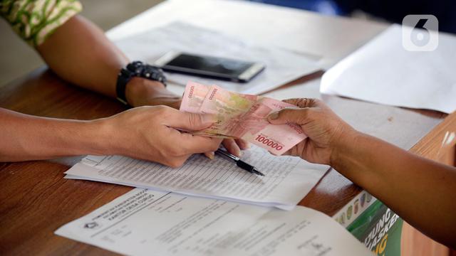 Warga Curug Terima Bantuan Langsung Tunai Dana Desa