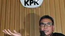 Pimpinan KPK, Johan Budi menggelar konferensi pers terkait Operasi Tangkap Tangan di kawasan Serpong, Jakarta, Selasa (1/12/2015). KPK menangkap dua anggota DPRD Banten dan seorang pengusaha. (Liputan6.com/Helmi Afandi)