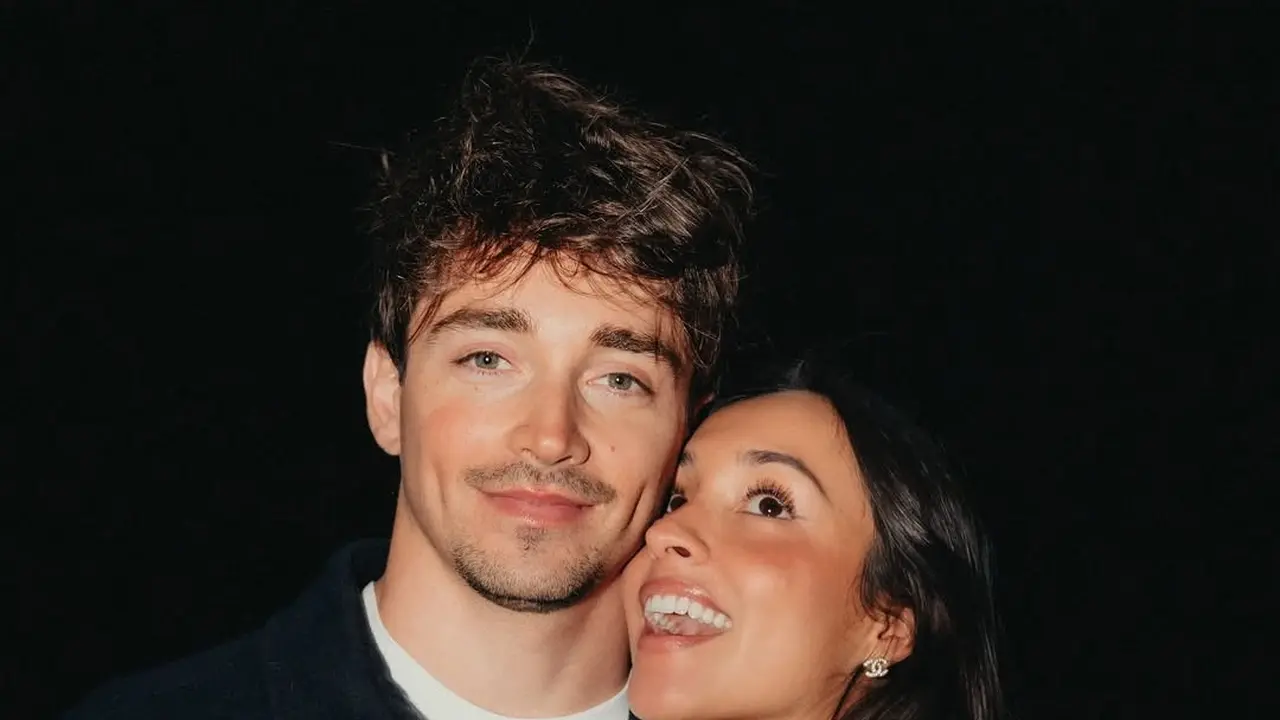Pebalap F1 Charles Leclerc Lamar Alexandra Saint Mleux dengan Cara Unik, Lewat Anjing Kesayangan