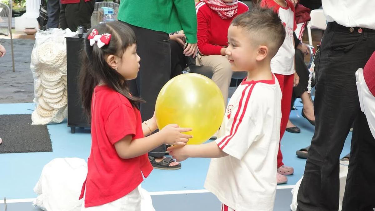 Potret Ameena dan Rayyanza Lomba Peringati Kemerdekaan HUT RI ke-80, Gemas saat Joget Balon