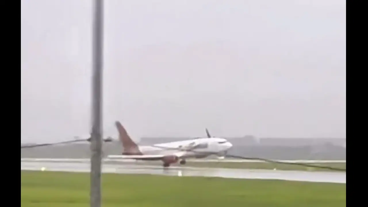 Viral Pesawat Batik Air Mendarat Miring di Bandara Soetta, Ini Penjelasan Maskapai