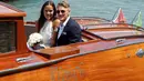 Pemain Timnas Jerman dan Manchester United,Bastian Schweinsteiger menaiki perahu bersama kekasihnya petenis Serbia Ana Ivanovic menikah di Venice , Italia , (12/7). Bastian Schweinsteiger menikah dengan petenis cantik tersebut. (REUTERS / Stringer)