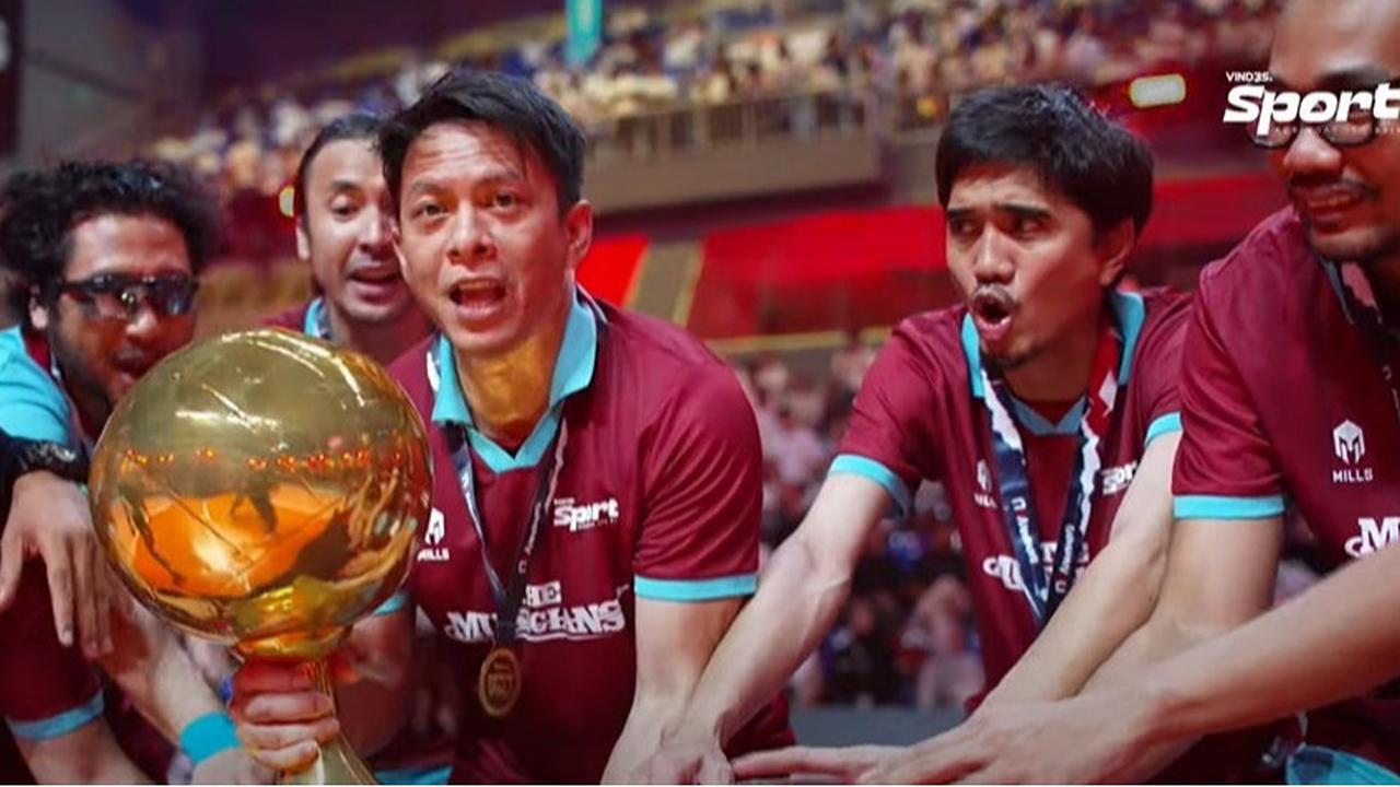 Kocak Banget, Aksi Selebarasi Kunto Aji Bawa Piala Kemenangan 'BAHKAN VOLI 2' di Setiap Aktivitasnya, dari Tidur, Mandi hingga Bepergian