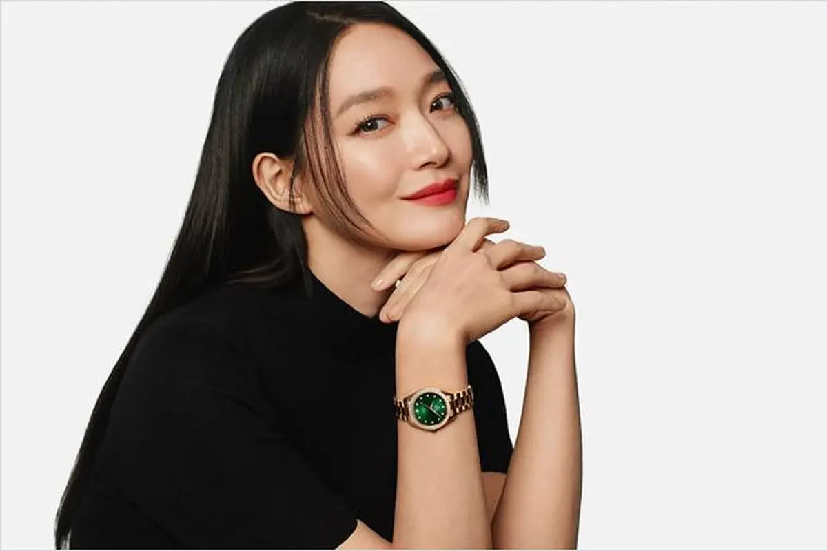 Shin Min Ah Resmi Jadi Brand Ambassador OMEGA, Tampil Elegan dengan Jam Tangan Mewah Aqua Terra