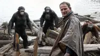 Menarik sekali menonton film Dawn of the Planet of the Apes. Filmnya tak hanya fokus pada konflik manusia tapi juga kera.