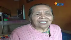 Nenek Anih yang berusia 77 tahun ini berharap pemerintah mau membantu pembangunan benteng agar rumah yang akan dibangunnya aman dari banjir.