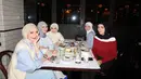 Berbeda dari formasi biasanya, geng Mamayu mencuri perhatian karena kehadiran Ira Nandha, yang diduga menjadi anggota baru geng artis tersebut. Sosok Ira Nanda dikenal sebagai selebgram yang namanya melambung karena membongkar perselingkuhan antara suaminya dengan seorang pramugari. (Liputan6.com/IG/@marginw)