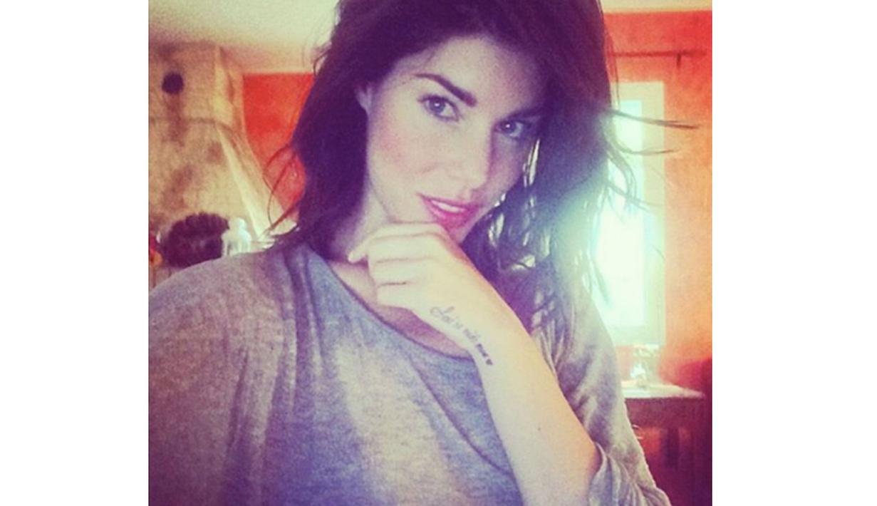 Bianca Atzei mulai dekat dengan Max Biaggi dalam suatu acara show. (Bola.com/Instagram)