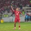 Pemain Timnas Indonesia, Dean James, merayakan gol penyama kedudukan setelah tendangan bebasnya berujung gol pada laga final FIFA ASEAN Cup 2026 melawan Thailand di Stadion Utama Gelora Bung Karno (SUGBK), Jakarta, Senin (5/10/2026). Gol tersebut tercipta pada menit ke-84.(KLY/Budy Santoso)
