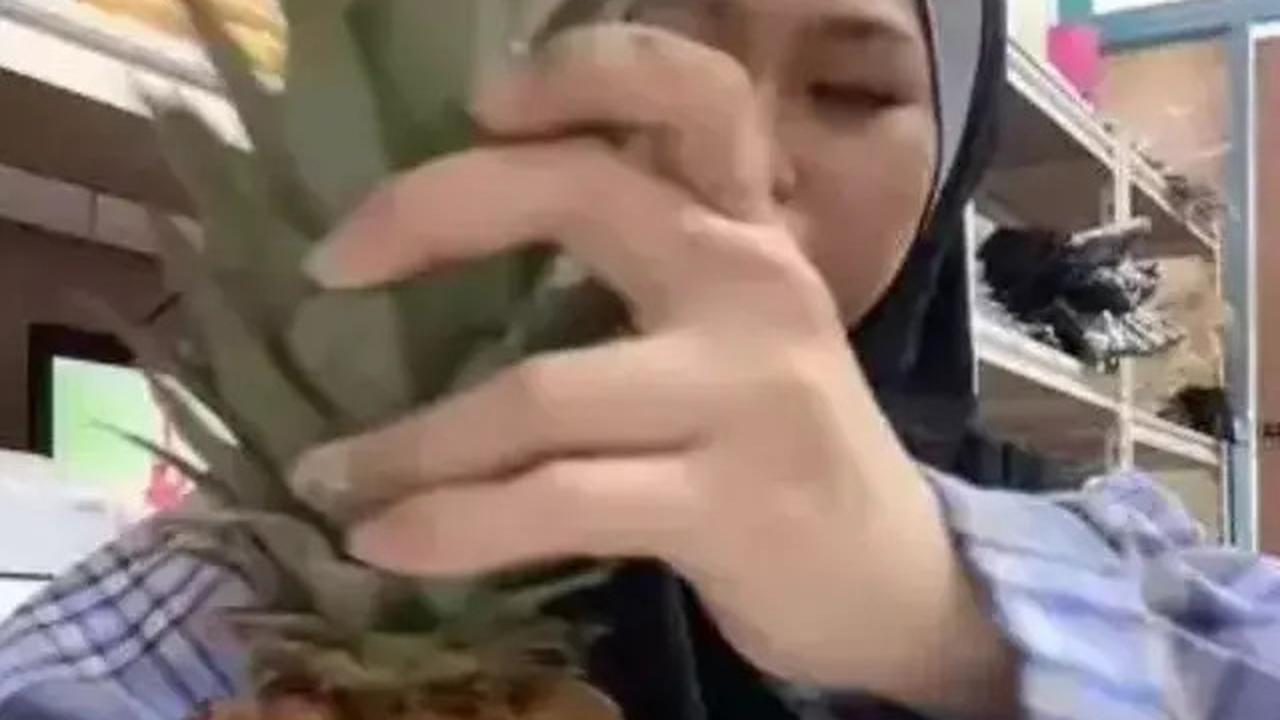 Cara Mengupas Nanas Tanpa Pisau yang Viral di TikTok, Praktis dan Mudah
