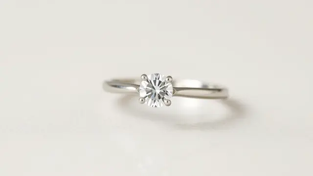 10 Gaya Cincin Tunangan 2025 Paling Dicari dan Mulai Ditinggal, Jangan Salah Pilih