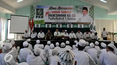 Suasana doa bersama untuk kesuksesan Muktamar NU ke-33, Jakarta, Kamis (30/7/2015). Muktamar tersebut akan digelar 1-5 Agustus 2015 di Jombang, Jatim.(Liputan6.com/JohanTallo)