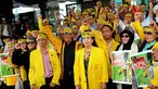 Keluarga besar Univesitas Indonesia mendatangi kantor KPK, Jakarta, Rabu (18/2/2015). Kedatangan mereka sebagai bentuk dukungan kepada KPK (Liputan6.com/Faisal R Syam)