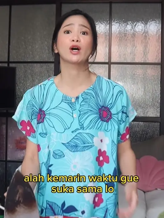 Curhat Bunga Zainal dengan diri sendiri sembari menyetrika pakaian [Instagram/bungazainal05]