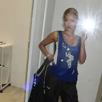 Sebagai seorang kurator Nike Women, Yoon Ambush memiliki gaya yang begitu unik. Tampilannya identik dengan sentuhan edgy yang begitu unik. [Foto: Instagram/ Yoon Ambush]