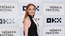 Aktris Jessica Chastain menghadiri pemutaran perdana film The Forgiven pada Festival Film Tribeca 2022 di BMCC Tribeca PAC, New York City, Amerika Serikat, 14 Juni 2022. Gaun Jessica pada bagian pinggang dan desain tanpa lengan memungkinkannya untuk menampilkan lengannya yang kencang. (Angela Weiss/AFP)