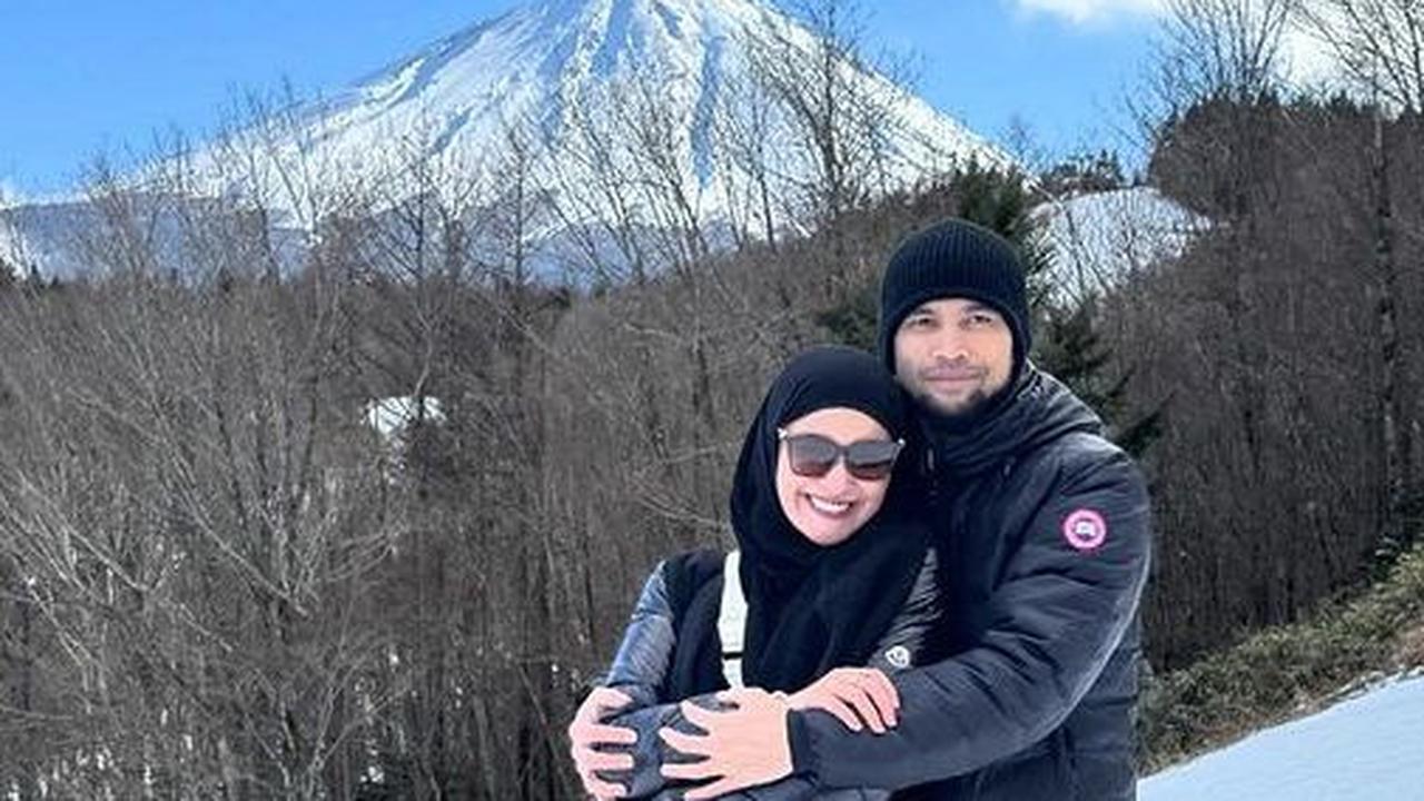 Foto-foto Mesra Shireen Sungkar dan Teuku Wisnu di Jepang, Romantis Banget Bikin Baper Netizen