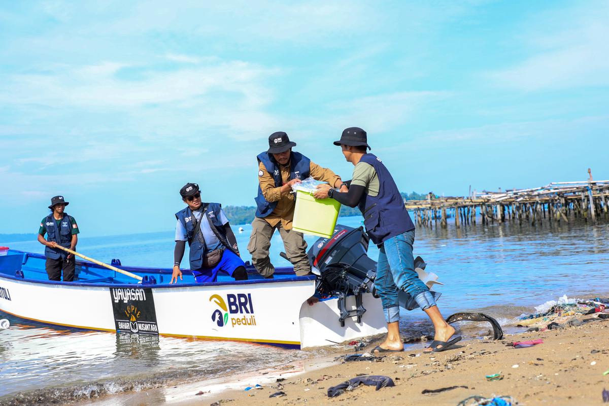 BRI Peduli Salurkan Bantuan Perahu Literasi Wilayah Pesisir Tolitoli