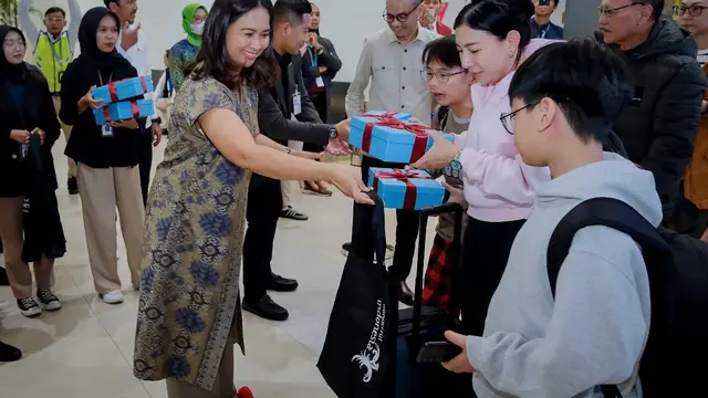 Tahun Baru 2026, Rombongan Turis Jepang Jadi Wisatawan Pertama yang Tiba di Bandara Soekarno Hatta
