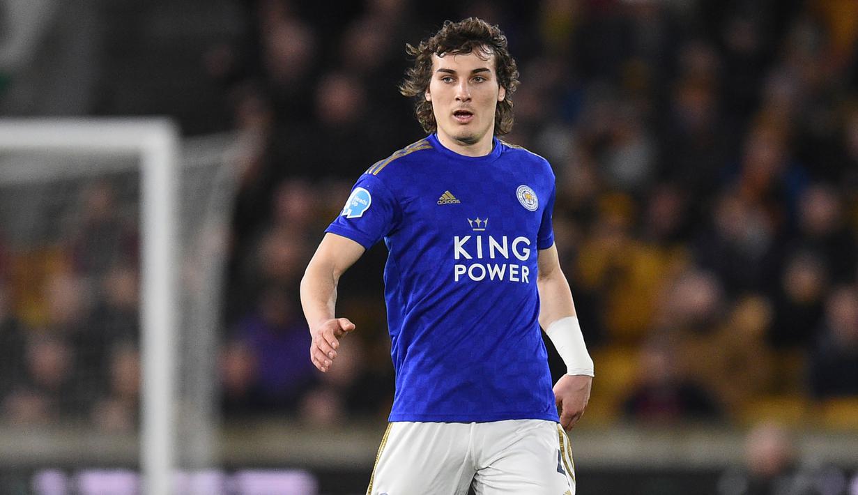 2. Caglar Soyuncu (Leicester City) - Caglar Soyuncu menjadi pengganti yang pas buat Leicester setelah ditinggal Harry Maguire ke Manchester United. Bek berusia 23 tahun ini telah mencatatkan 49 tekel, 36 intersep, 128 clearances dan 86 kali memenangi duel udara. (AFP/Oli Scarff)
