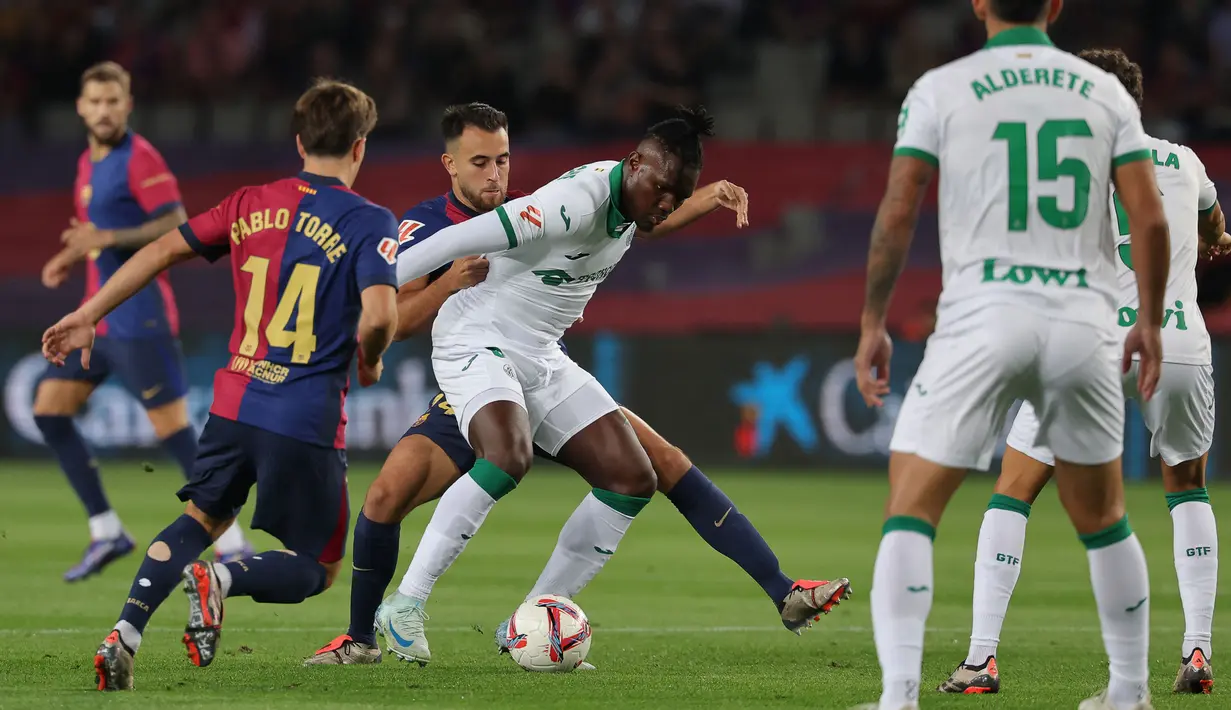 Hingga akhir laga, Barcelona gagal menambah keunggulan mereka. Skor 1-0 pun menjadi hasil akhir laga ini. (LLUIS GENE/AFP)