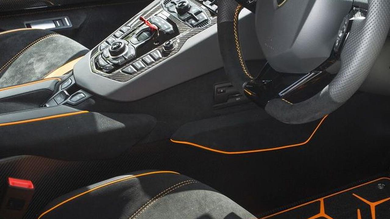 Fitur Unggulan Lamborghini Aventador<br>