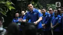 Ketua Umum Partai Demokrat Agus Harimurti Yudhoyono (AHY) menyoroti sejumlah isu politik terbaru dalam jumpa pers awal tahun di DPP Partai Demokrat, Jakarta, Kamis (12/1/2023). AHY berharap tahapan pemilu bisa berjalan dengan lancar hingga 2024. Dia juga meminta agar KPU dan Bawaslu bisa menjalankan amanah sebagai penyelenggara pemilu dengan independen dan netral. (Liputan6.com/Faizal Fanani)