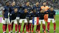 Timnas Prancis berfoto sebelum dimulainya laga babak perempatfinal Piala Dunia 2022 menghadapi Timnas Inggris di Al Bayt Stadium, Al Khor, Qatar, Minggu (11/12/2022) dini hari WIB. (AP/Francisco Seco)