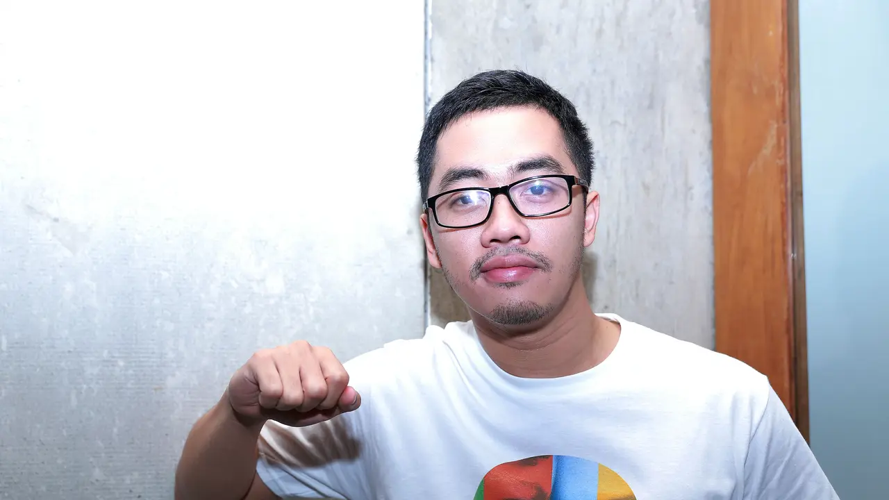 Dennis Adhiswara 