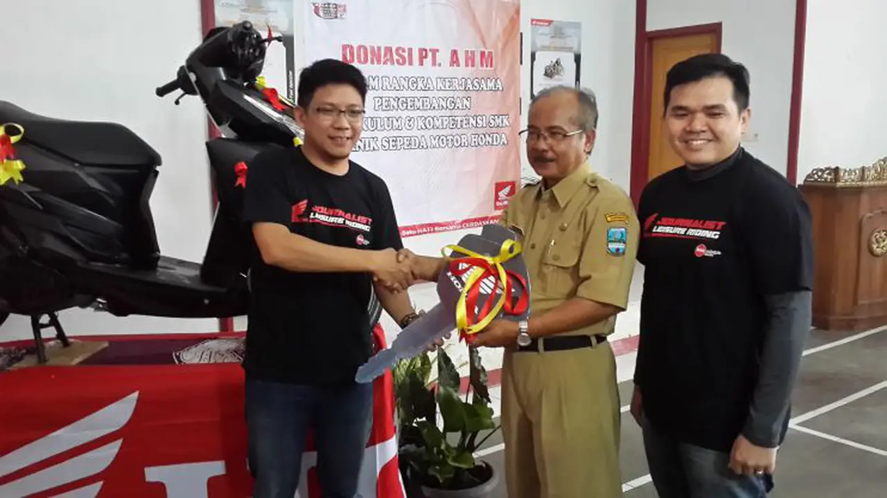 Honda Donasikan Vario 150 ke SMK 1 Pangandaran