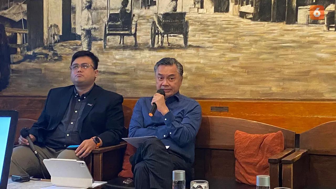 Pendiri FPCI Dino Patti Djalal pada Selasa (25/11/2025) di Jakarta menyebut Prabowo Subianto sebagai presiden yang tergolong "hiperaktif" dalam konteks diplomasi (Dok. Liputan6.com/Teddy Tri Setio Berty).