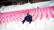 Pelatih Timnas Indonesia, Patrick Kluivert berfoto di tribune barat Stadion Utama Gelora Bung Karno, Jakarta, Senin (13/1/2025). (Dok. PSSI)
