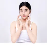 ilustrasi kulit wajah yang cerah dan berseri/copyright freepik.com/studioredcup