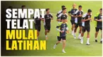 Berita video para pemain dan ofisial Timnas Indonesia sempat terjebak macet di sekitaran Senayan, Jakarta. Hal itu membuat mereka harus terlambat latihan dan berjalan kaki ke tempat latihan.