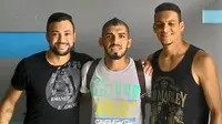 Tiga pemain asal Brasil di Semen Padang, yakni Marcel Silva Sacramento (kiri), Diego Messias, dan Cassio Francisco de Jesus (kanan) semakin memperlihatkan perkembangan menggembirakan. (Bola.com/Arya Sikumbang)