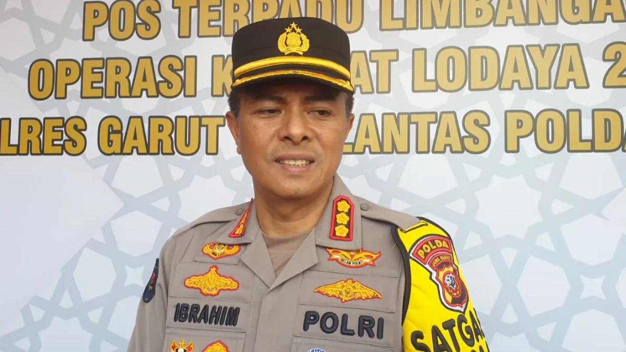 Kecelakaan terjadi sekitar pukul 01.15 WIB itu, saat Isuzu Elf yang dikemudikan HU dan membawa 24 orang melaju dari arah Bogor menuju Cianjur. Di jalan menikung ke kanan dan menurun panjang, sopir hilang kendali.<br>