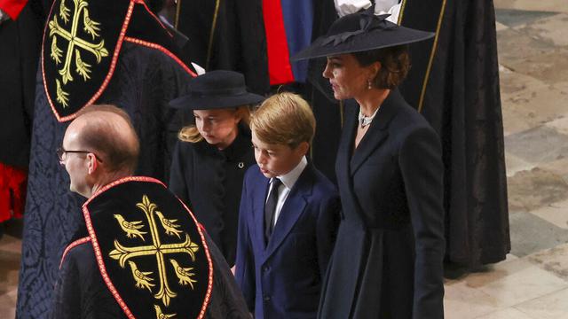 Pangeran George, Putri Charlotte, Kate Middleton,dalam Pemakaman Ratu Elizabeth II.  (Foto: Phil Noble/Pool Photo via AP)