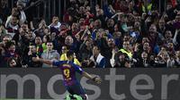Luis Suarez saat merayakan gol ke gawang Liverpool dalam laga leg pertama semifinal Liga Champions di Camp Nou, Kamis dini hari WIB (2/5/2019). (AFP/Lluis Gene)
